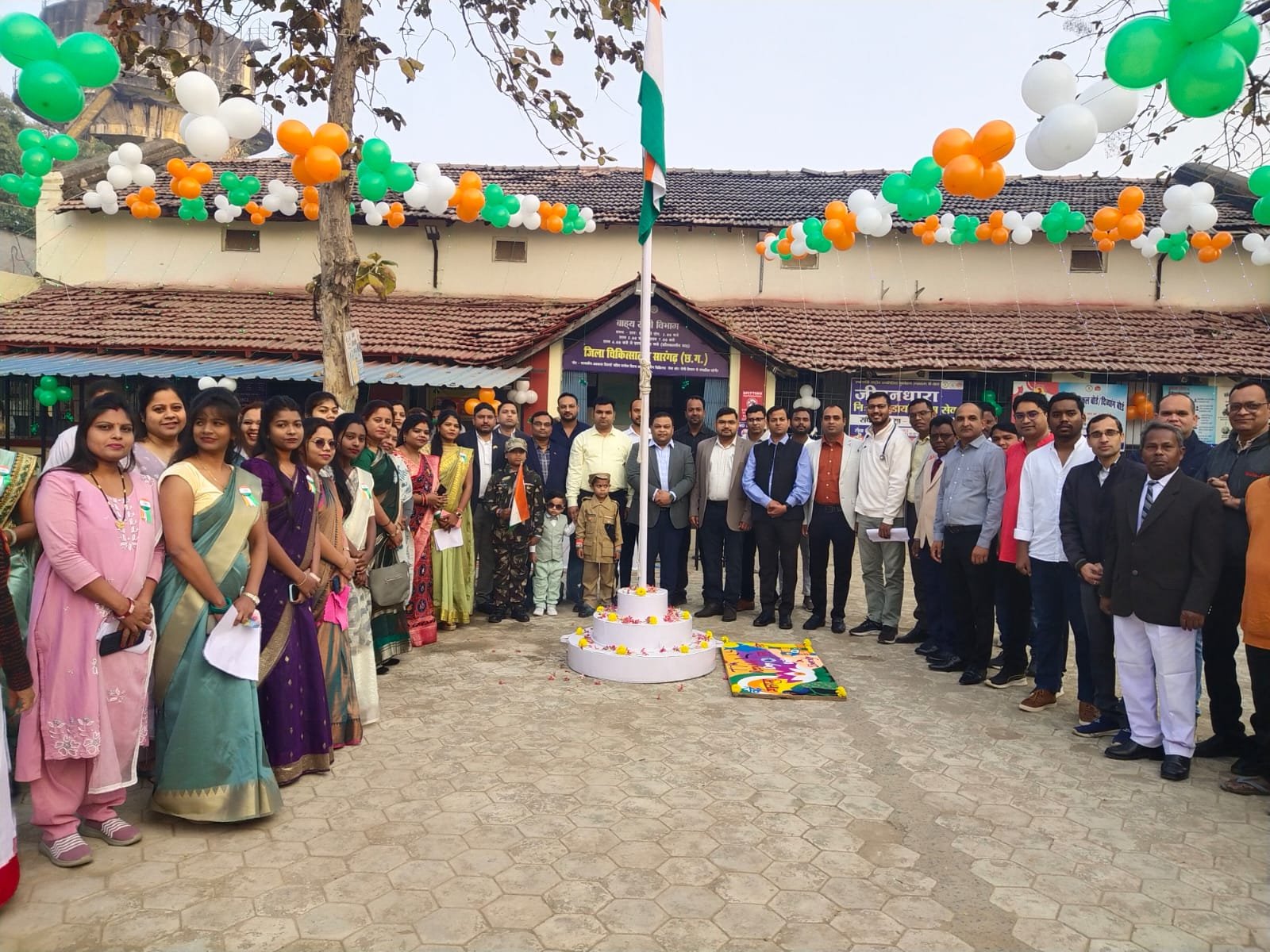 पूरे शान से फहराया नगर में राष्ट्रीय ध्वज तिरंगा