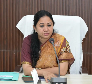 संकटग्रस्त बच्चों की मदद के लिए हेल्पलाइन 1098 पर कॉल करें : कलेक्टर पद्मिनी भोई साहू
