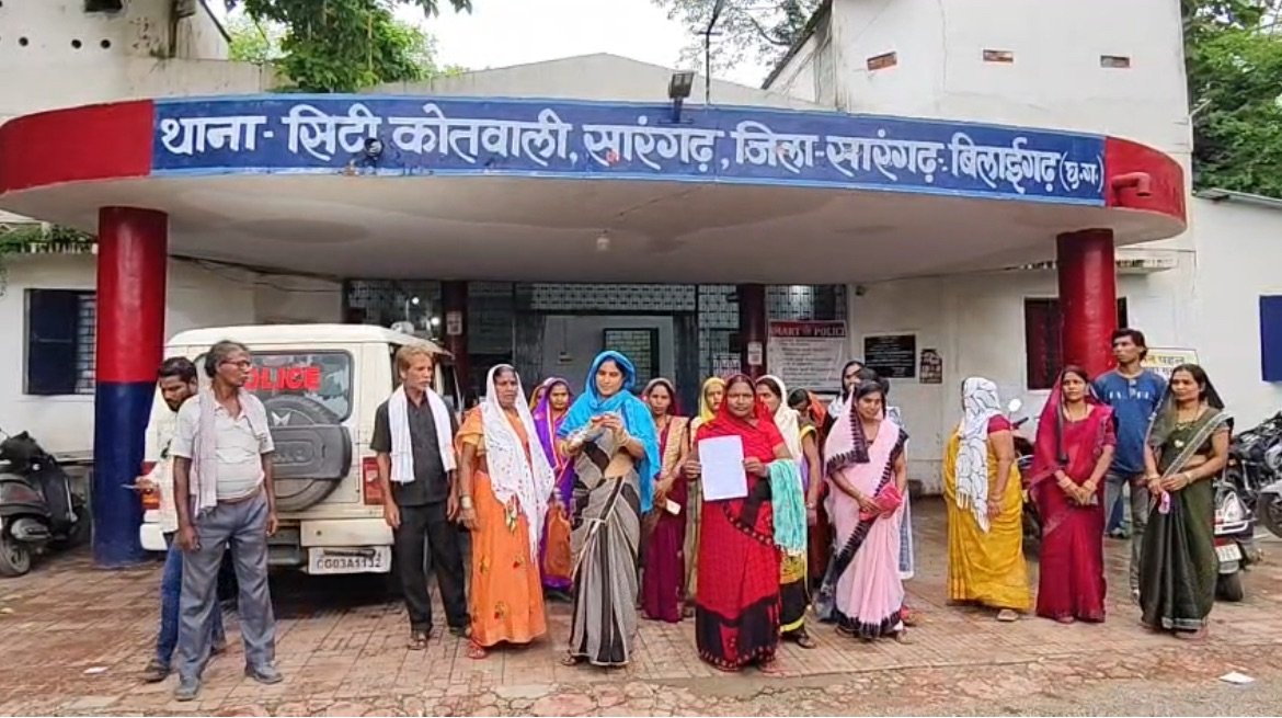 नारी रक्षा सम्मान निधि” के नाम पर 80 लाख की कथित ठगी! 60 से अधिक महिलाओं ने थाने पहुंचकर की एफआईआर की मांग,,,,