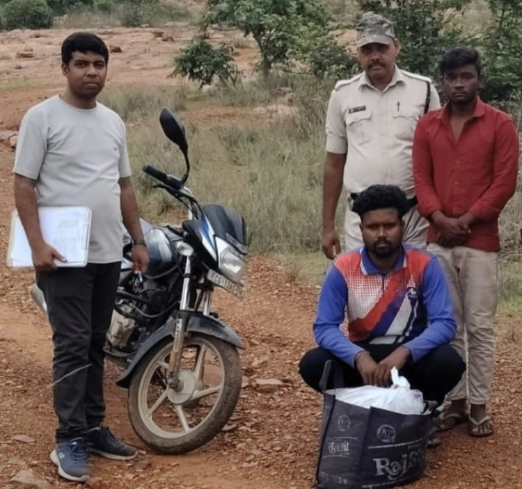 आनंद वर्मा की सख्ती से शराब तस्करों में हड़कंप, 30 लीटर महुआ शराब के साथ आरोपी गिरफ्तार…